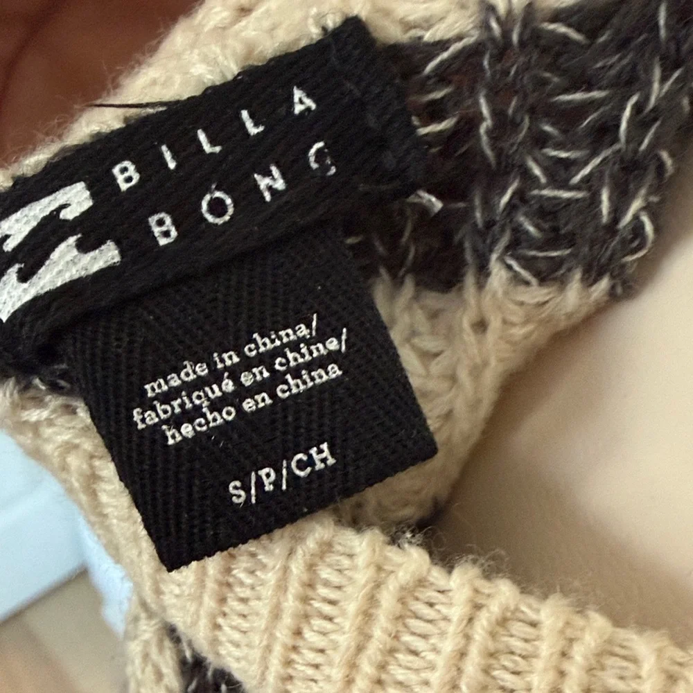 Billabong Striped Black and Cream cropped Women's Sweater Size Small - Picture 2 of 8